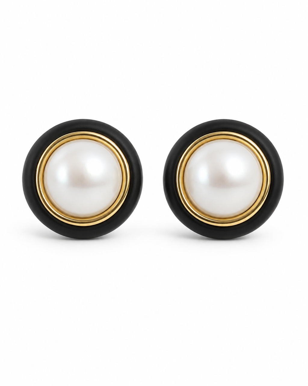 Pendiente perla mabé japonesa, material natural y oro 18k