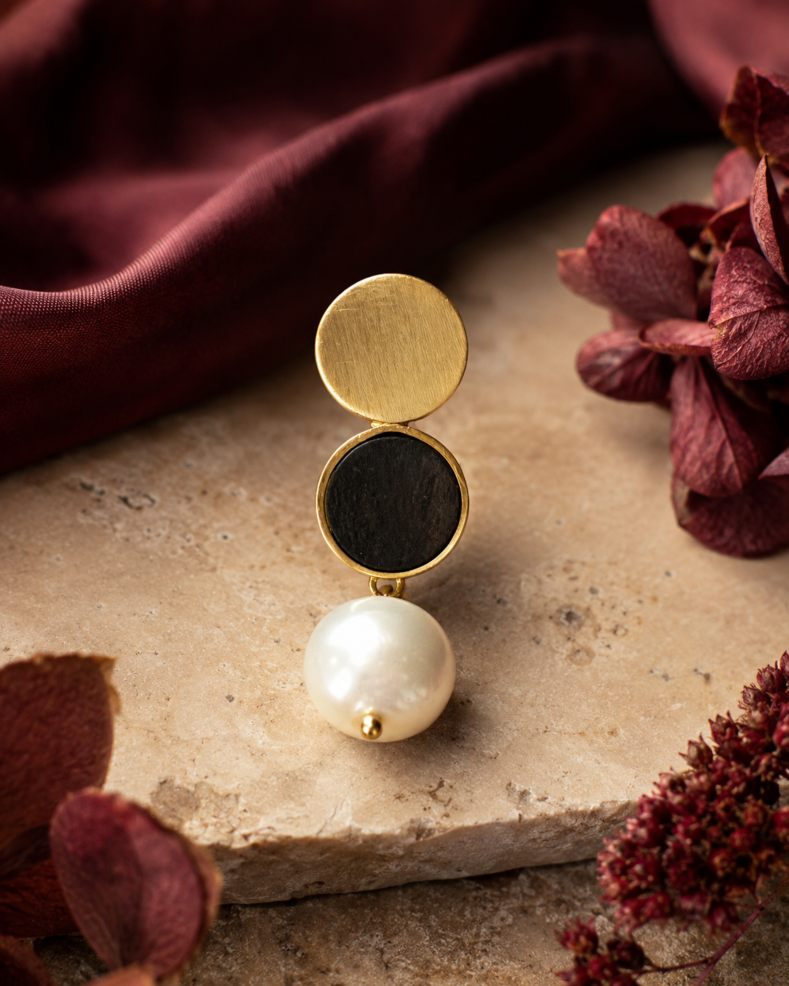 Colgante de oro 18k, ébano y perla