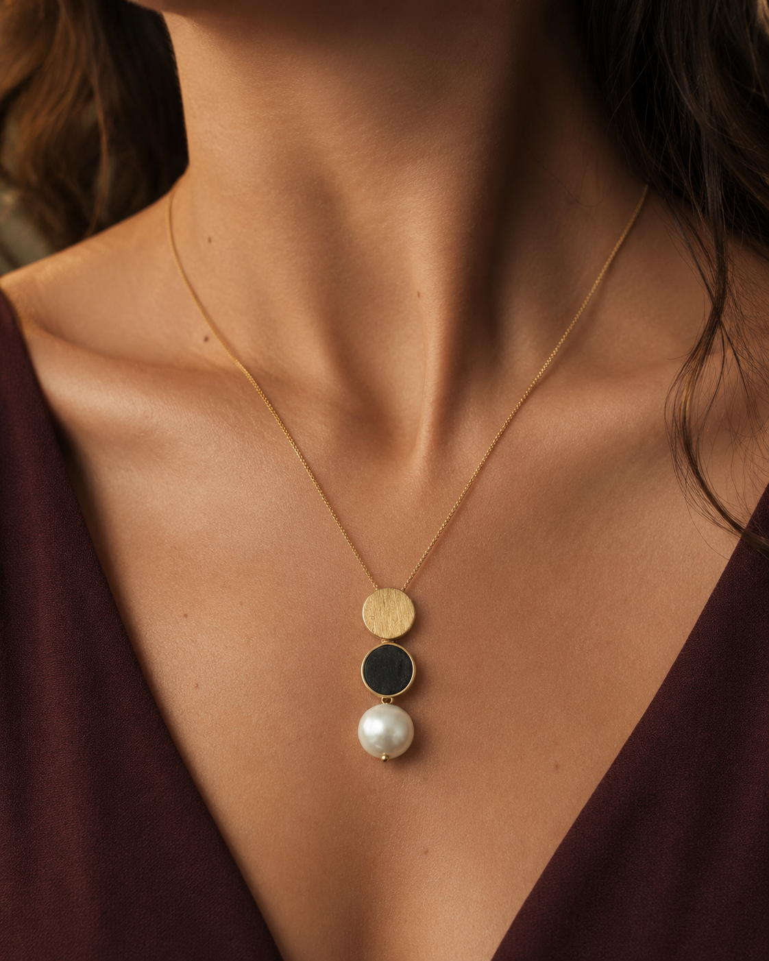 Colgante de oro 18k, ébano y perla