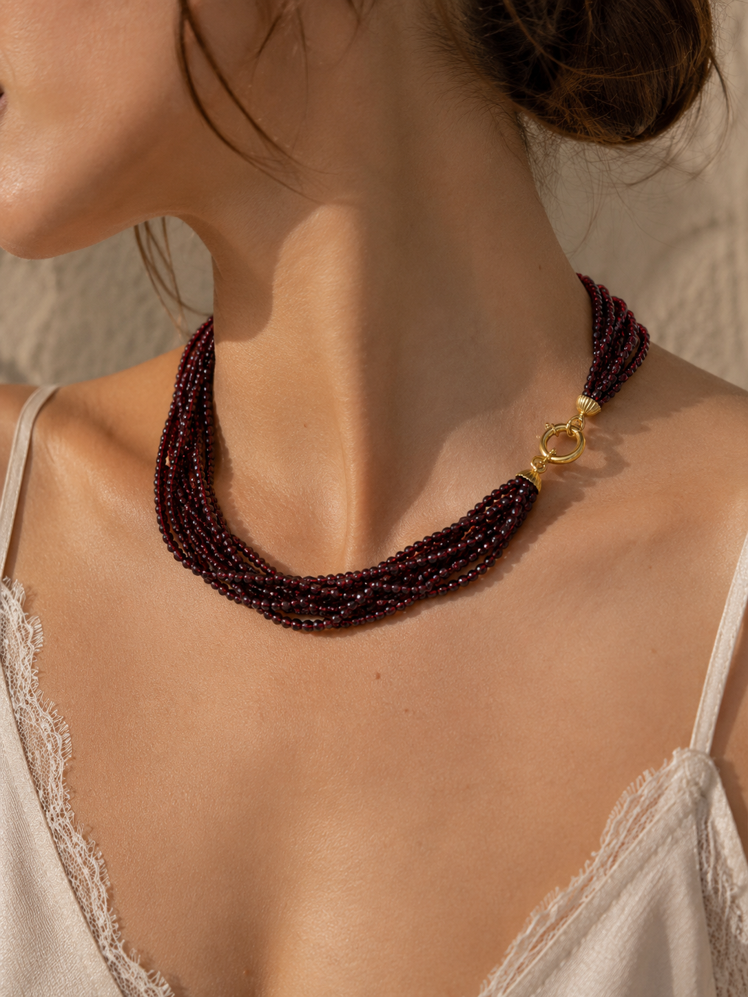 Collar torchón multihilo granate facetado y oro 18k