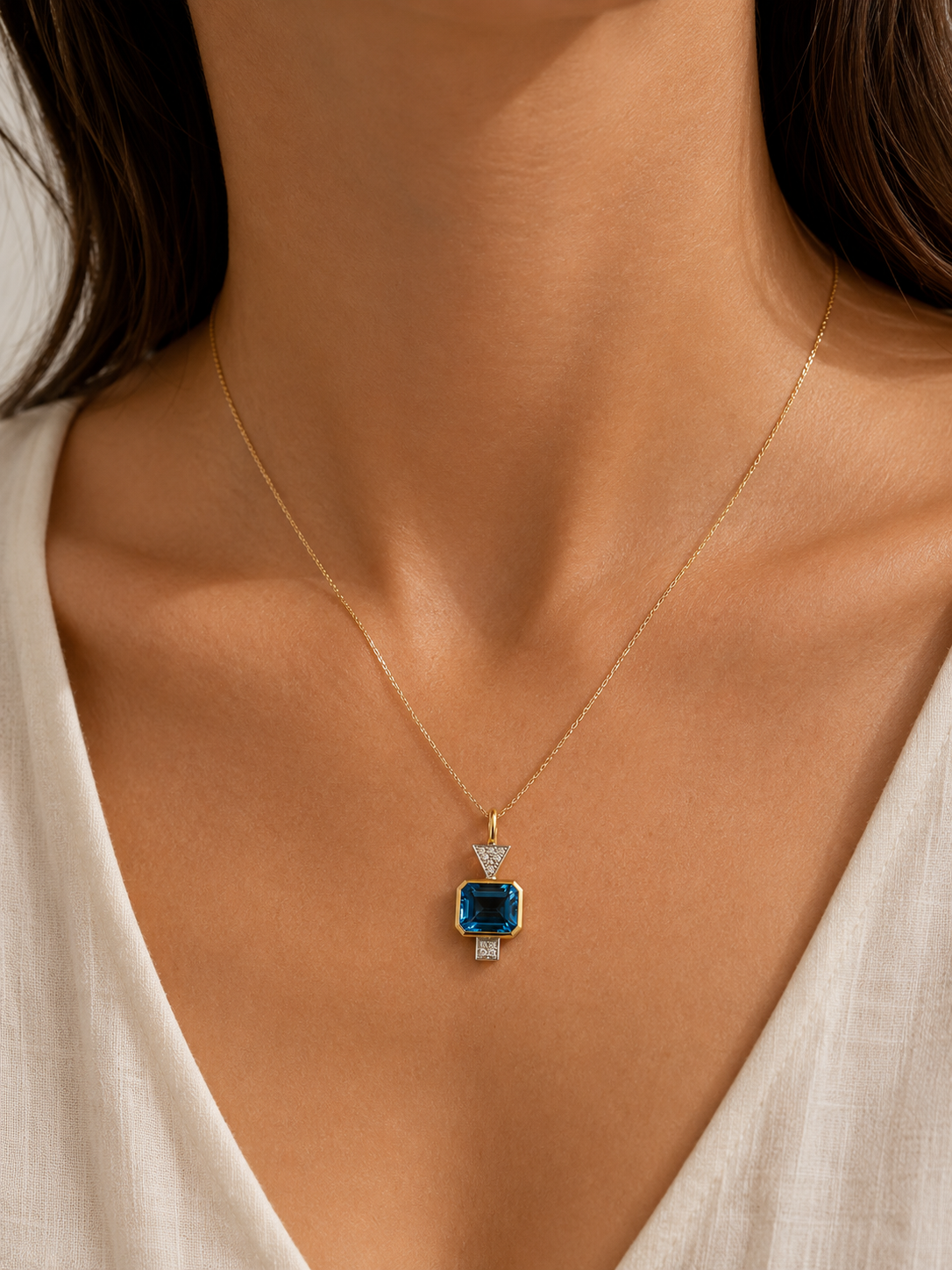 Colgante oro 18k topacio azul y diamantes