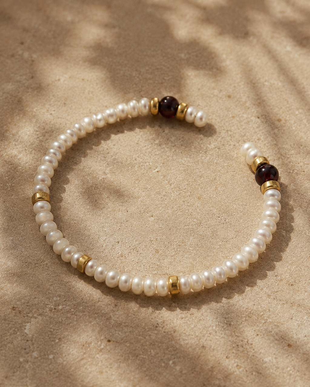 Pulsera de oro 18k, perlas y granates