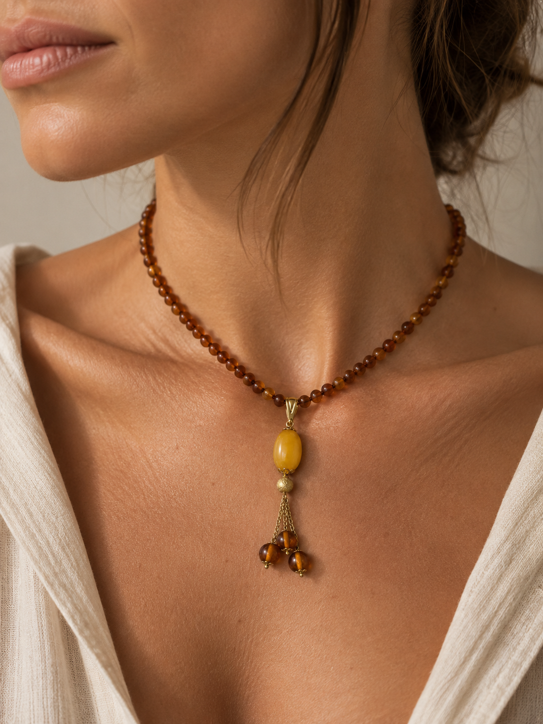 Colgante largo ámbar y oro 18k