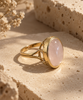 Anillo de oro 18k y cuarzo rosa