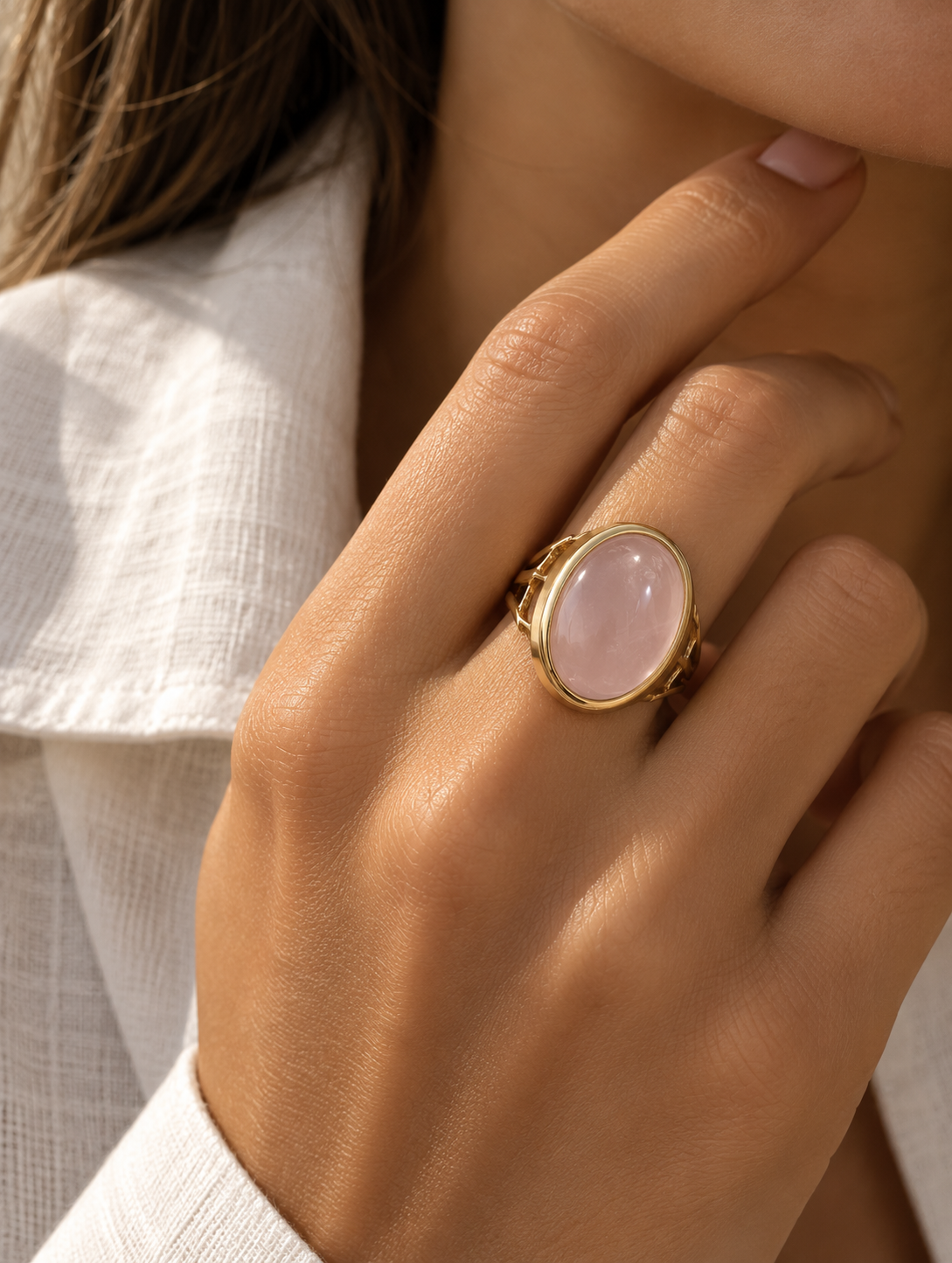 Anillo de oro 18k y cuarzo rosa