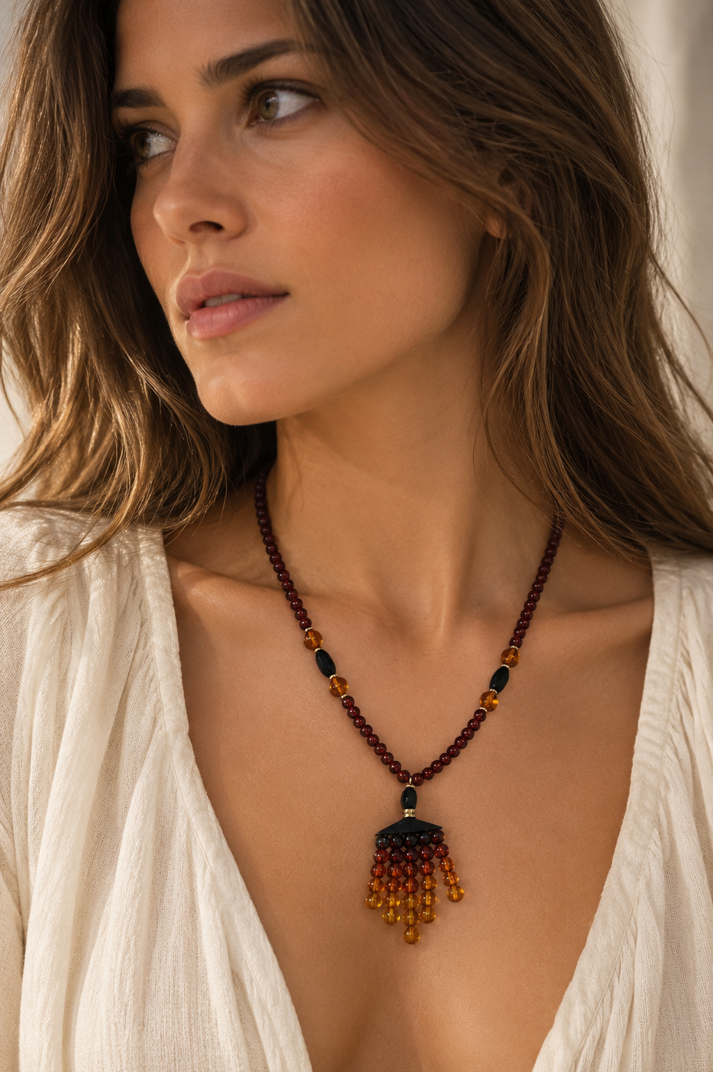 Collar de ámbar facetado, ónix negro y oro 18k