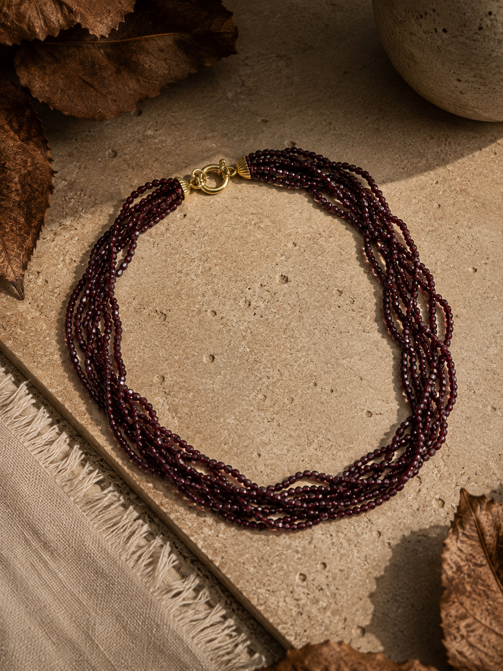 Collar torchón multihilo granate facetado y oro 18k